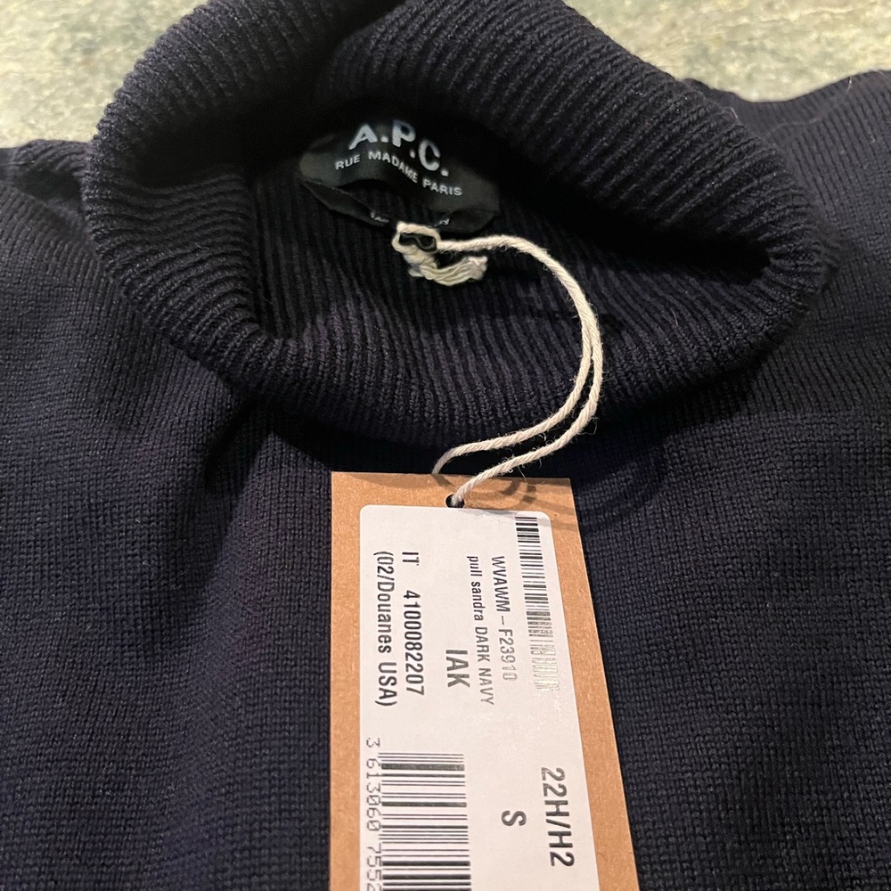Women’s APC NWT navy turtleneck sweater - Picture 3 of 4